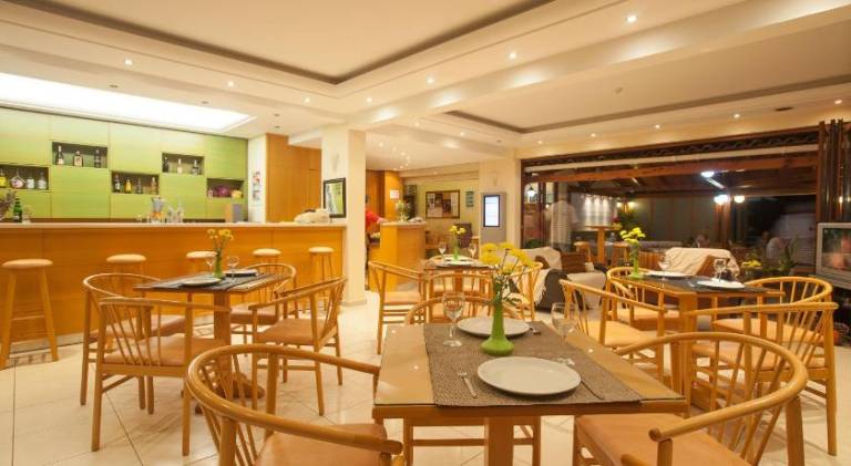 Charming serviced apartment with garden, patio & pool | Close to the beach | Pet-friendly — photo 4