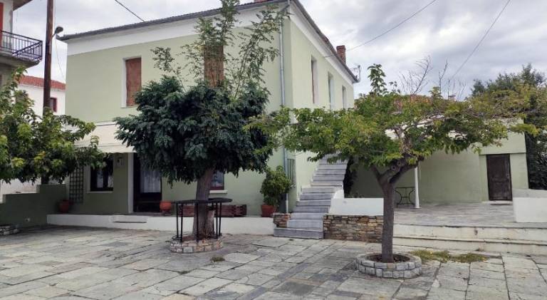Rental apartment with patio in South Pelion
