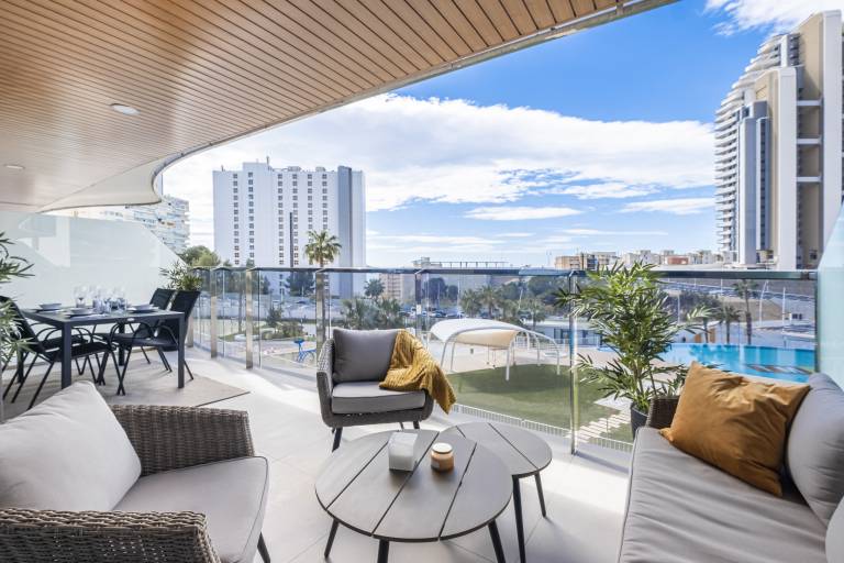 Apartment with yard, terrace & sauna in Benidorm