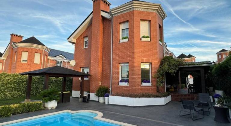 Villa with garden, terrace & grill | Suitable for remote work in Santander