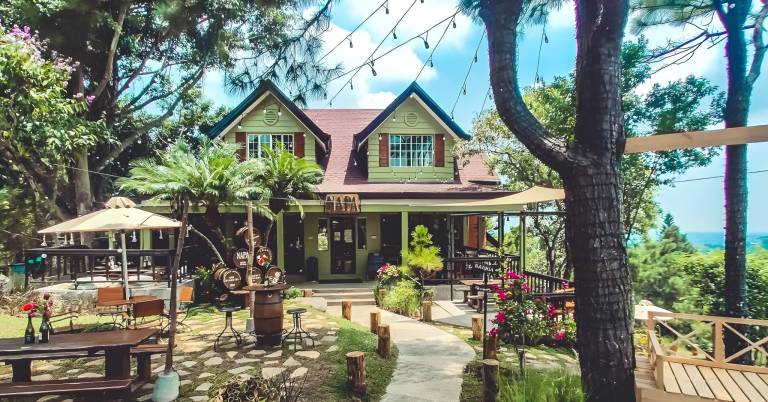 Villa with yard — photo 3