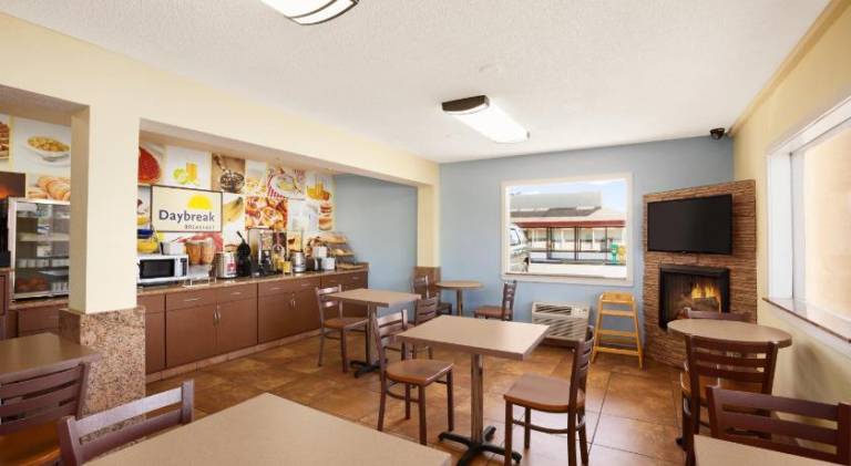 Days Inn by Wyndham Champaign/Urbana — photo 3