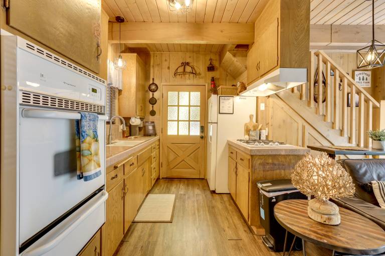 2 Mi to Lake Arrowhead: Pet-Friendly Cabin — photo 5