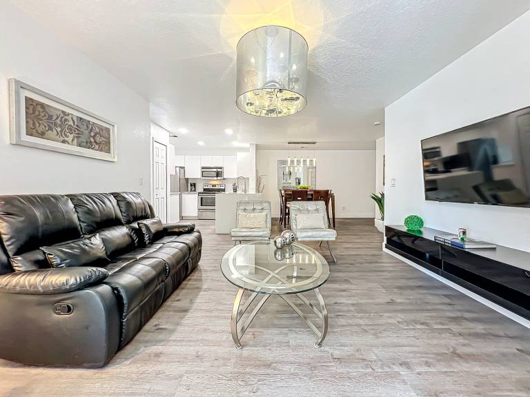 Children-friendly condo with private pool & patio | Pets are welcome — photo 4