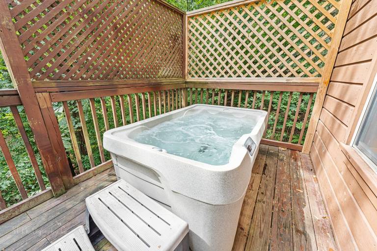3 Bears: Pet Friendly, Free Tix, Hot Tub, Foosball, Pool Table & Pool Access — photo 2