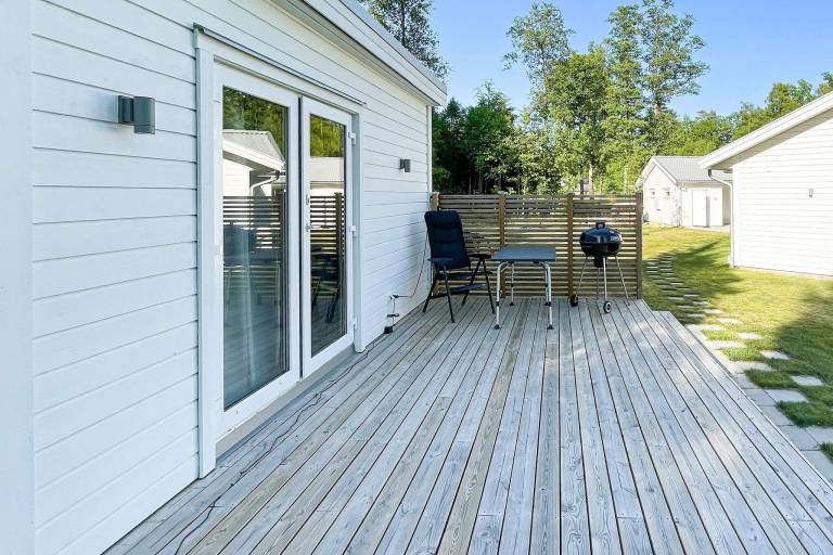 Vacation home with yard & patio | Dogs allowed — photo 3