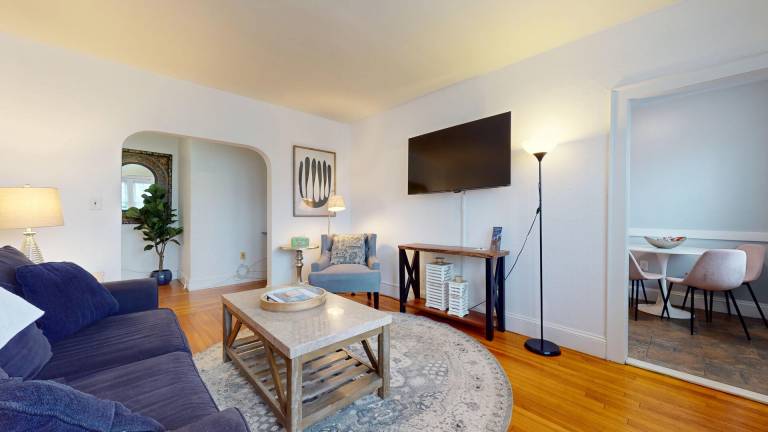 KIL9044 Spacious, Top Floor 1-Bed, MBTA, Longwood Medical Area — photo 3