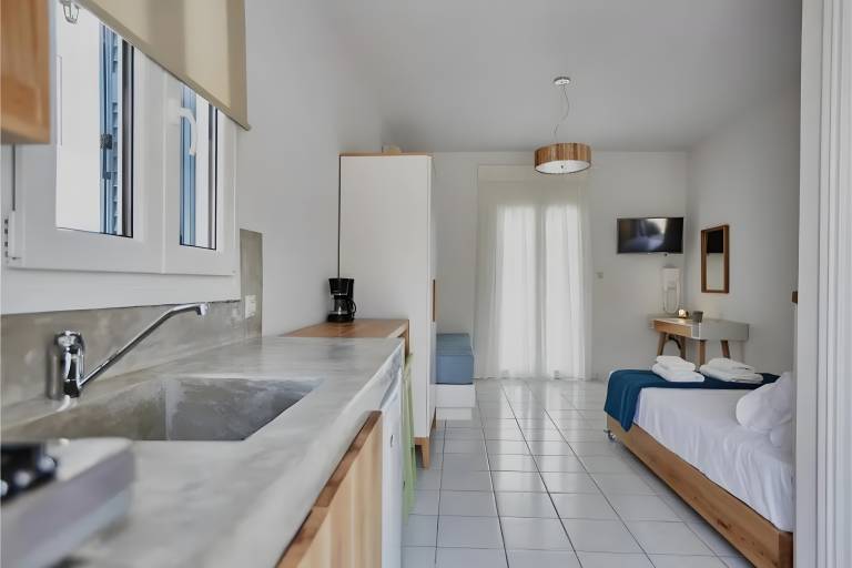 Studio Apartment 'Irene 6 Deluxe Double 4' with Sea View, Wi-Fi and Air Conditioning in Andros