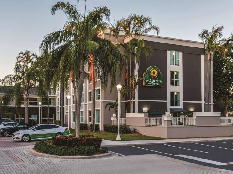 La Quinta Inn & Suites by Wyndham Plantation at SW 6th St in Plantation, FL