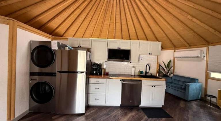 Peaceful Luxury Yurt-Cabin with Private Hot Tub Near Canyon Lake, Texas — photo 5