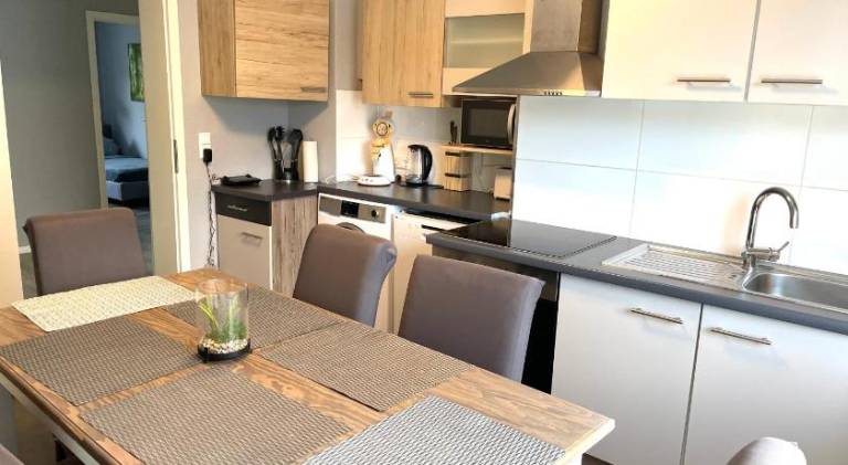 Rental apartment with 4 rooms for 5 persons — photo 3