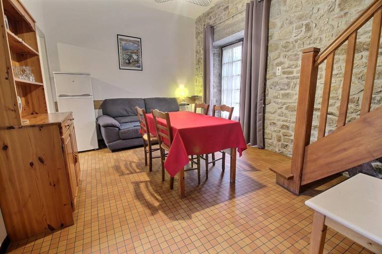 Gite with patio & yard — photo 5
