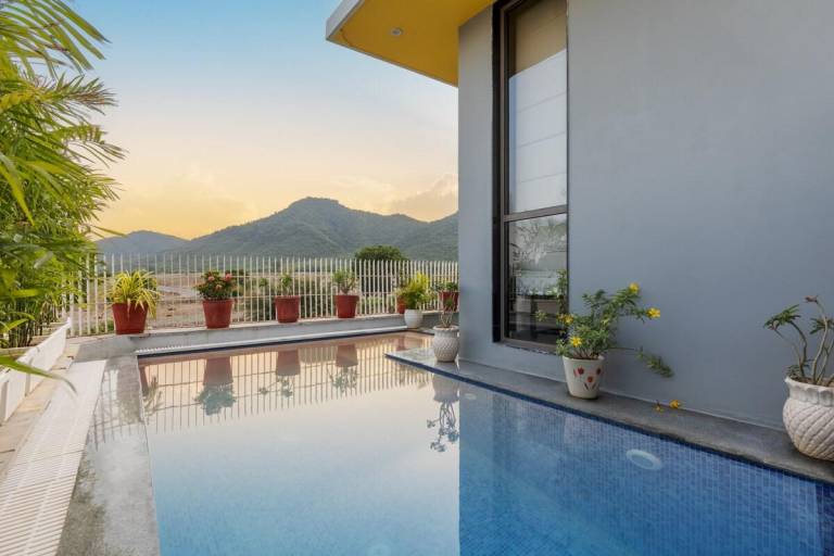 Wonderful villa with pool, BBQ & patio | Pets are welcome in Udaipur