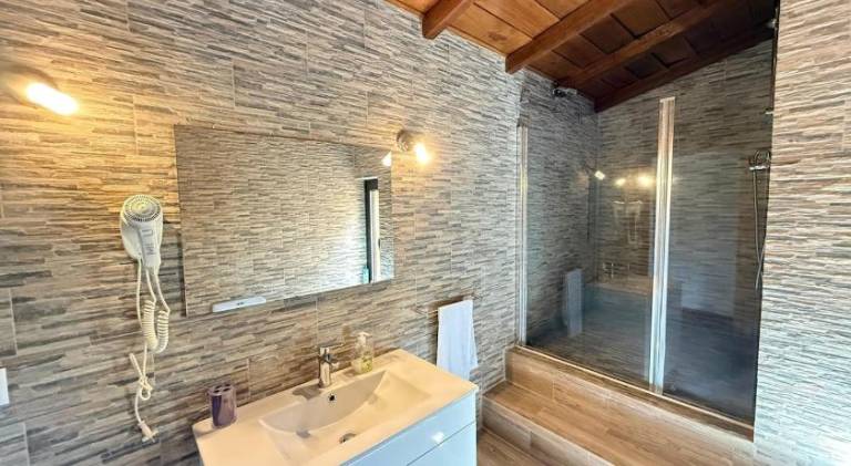 Chalet with terrace, garden & private pool — photo 2