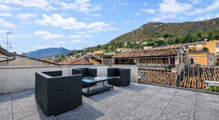 Top floor with terrace and lake-view solarium — photo 4