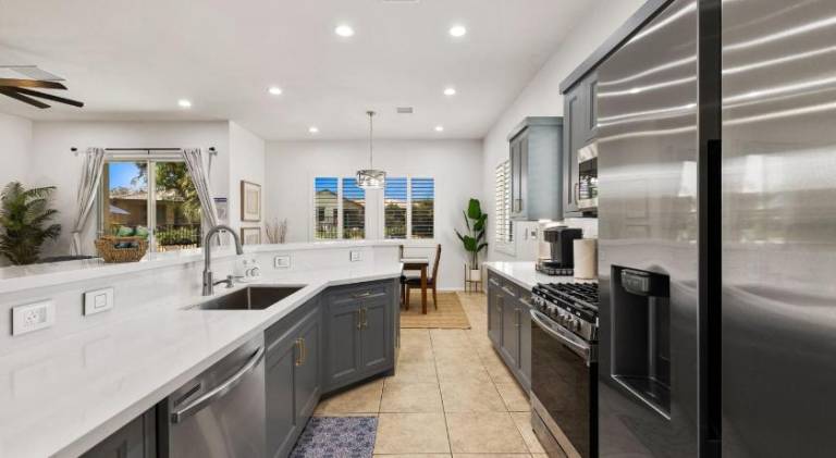 Vacation home with jacuzzi & pool | Perfect for remote work | Pets allowed — photo 4