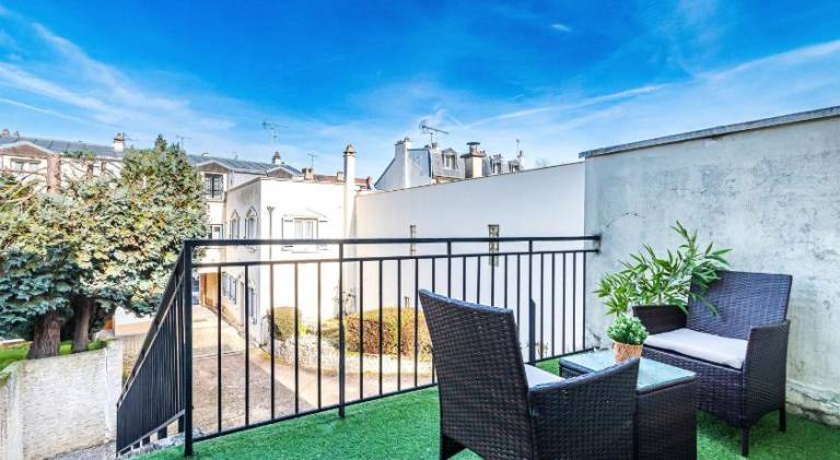Apartment with patio — photo 3