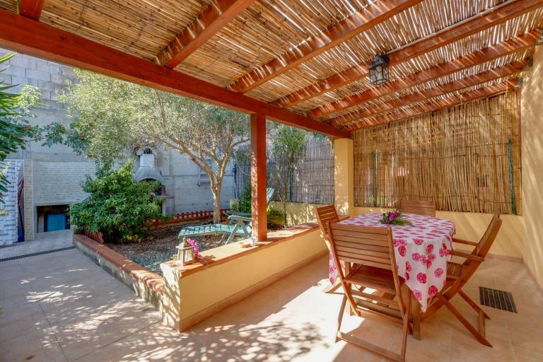 Beautiful vacation home with terrace, BBQ & garden | Beach view | Pets are welcome — photo 3
