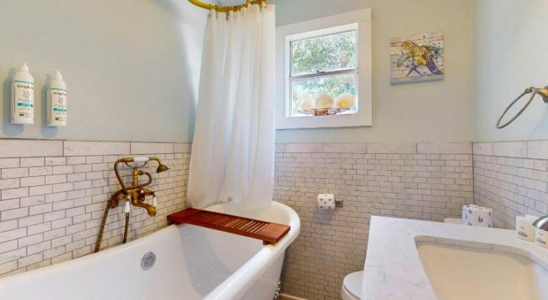 House with pool — photo 4