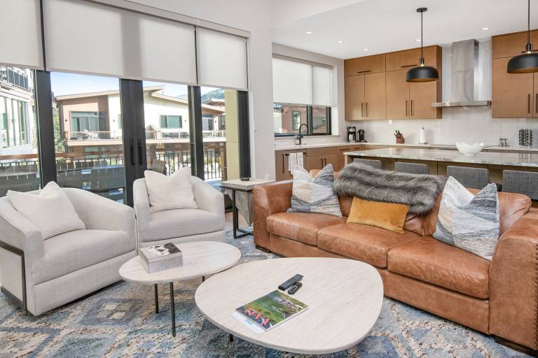 Condo with sauna, barbecue & heated pool | Mountain view in Avon, CO