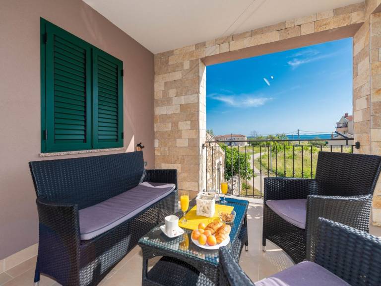 Lovely vacation home with yard, barbeque & patio | Pet-friendly in Zadar