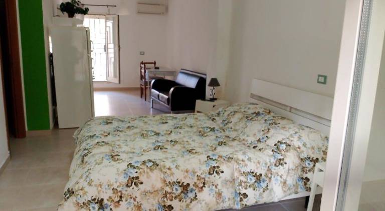Holiday apartment with patio in Marsala