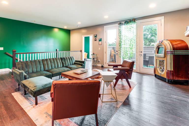 Pet Friendly Abode w Balcony in East Nashville