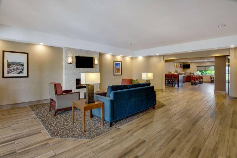 Comfort Inn Airport — photo 3