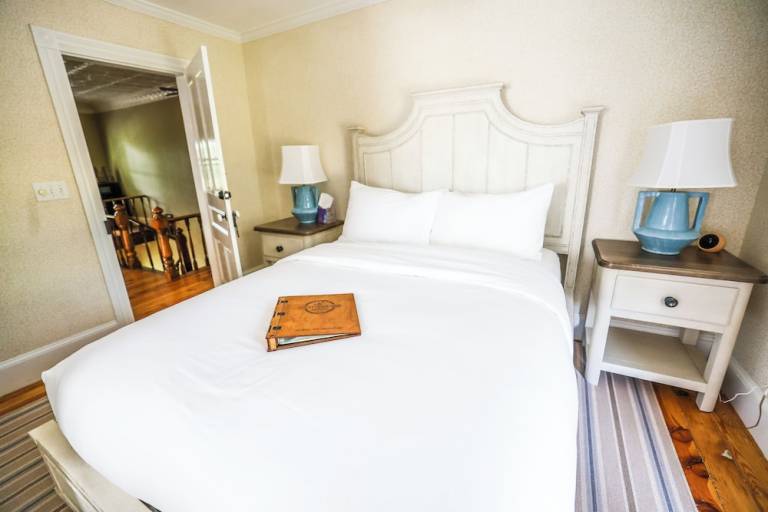 Bed and breakfast  Oregon Township