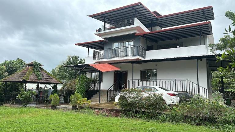 House with terrace, yard & pool | Perfect for remote work in Nashik