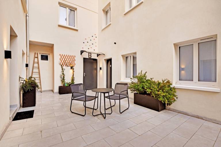 Hotel Cocoon in Aubervilliers