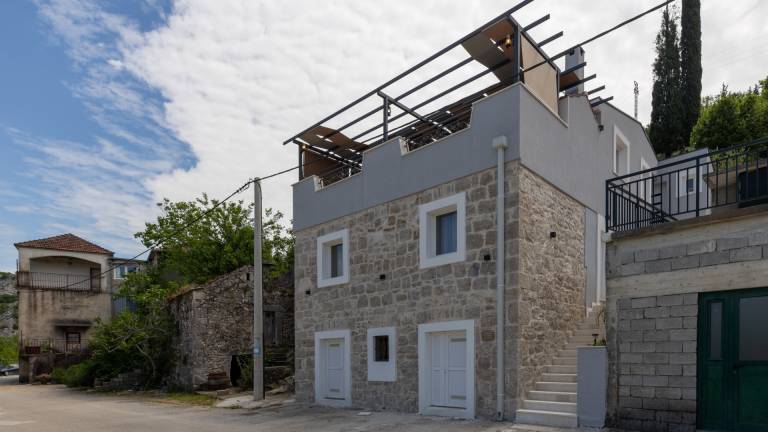 Villa with garden, grill & hot tub — photo 3