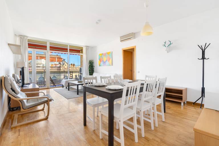 Fully equipped holiday apartment with patio | Near Sagrada Família | Perfect for remote work | Pets allowed — photo 3