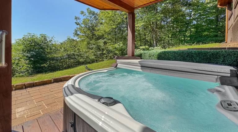 Mountain Solace - Pet Friendly Hot Tub Shuffleboard and Arcade Games — photo 3