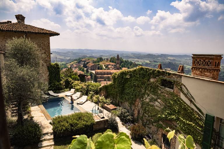 Family-friendly pleasant villa with yard, hot tub & barbeque | Pool view | Pets are welcome — photo 3