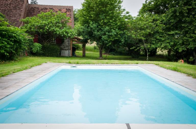 Spacious and bright holiday home in the heart of Périgord, terrace, pool & nature in Limoges