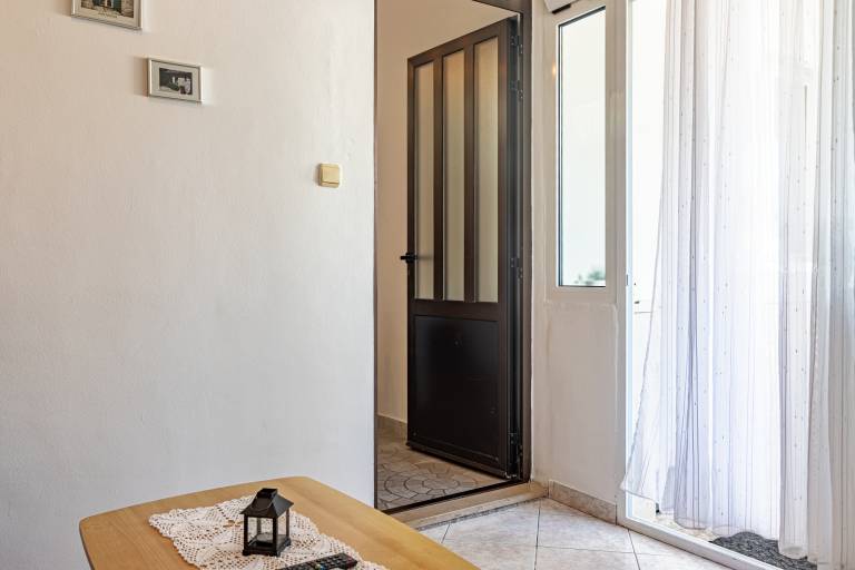 Two bedroom apartment with terrace Jelsa (Hvar) (A-134-c) — photo 4