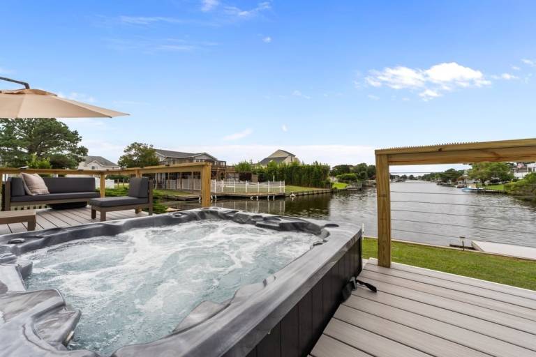 It's All Good 780 ft from the beach Private Pool, Dog Friendly, Hot Tub — photo 3