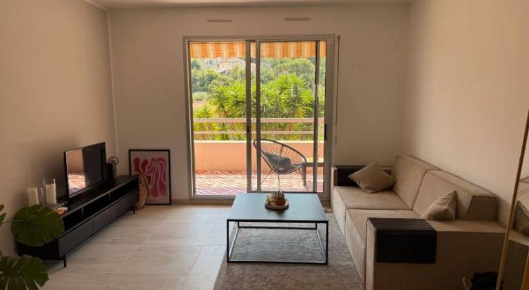 Holiday apartment with private pool, terrace & garden — photo 2