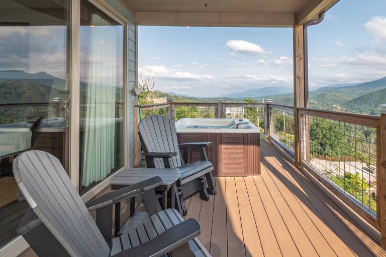 Viewtopia - Luxury Smoky Mountain Cabin in Gatlinburg Views, Hot Tub, Firepit & Game Loft — photo 5
