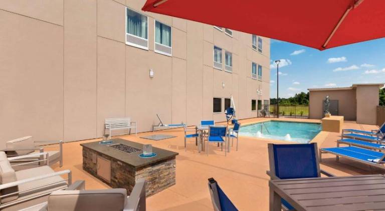 La Quinta Inn & Suites by Wyndham Brunswick/Golden Isles — photo 4