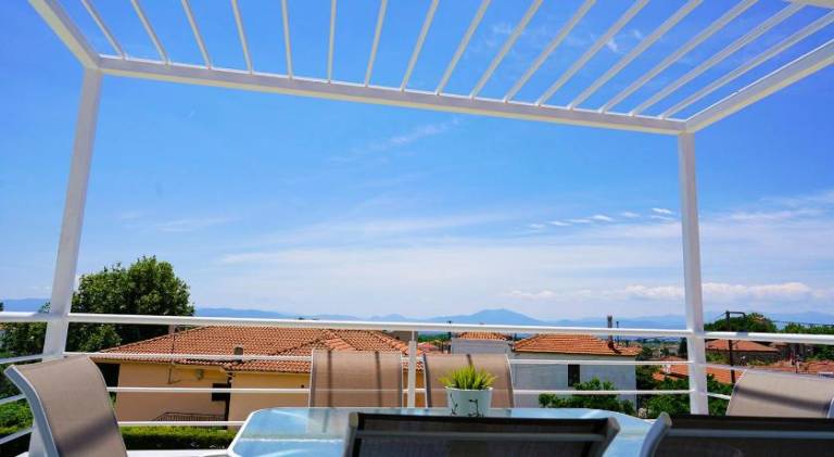 Vacation home with jacuzzi, patio & pool | Dogs allowed in Volos