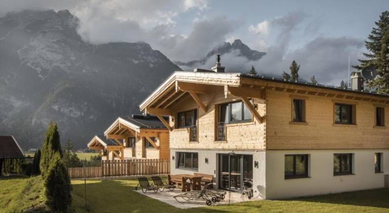 Chalet with barbecue, garden & patio in Leutasch