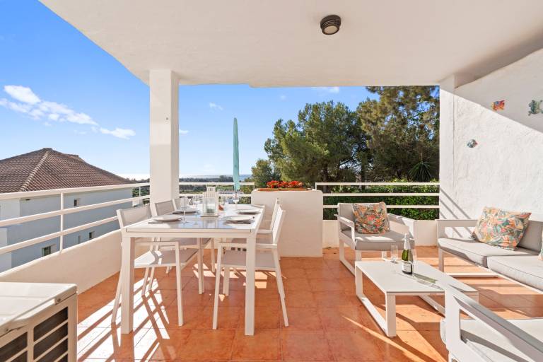 Apartment 'Sea View Close To The Beach' with Private Pool, Wi-Fi and Air Conditioning in Estepona