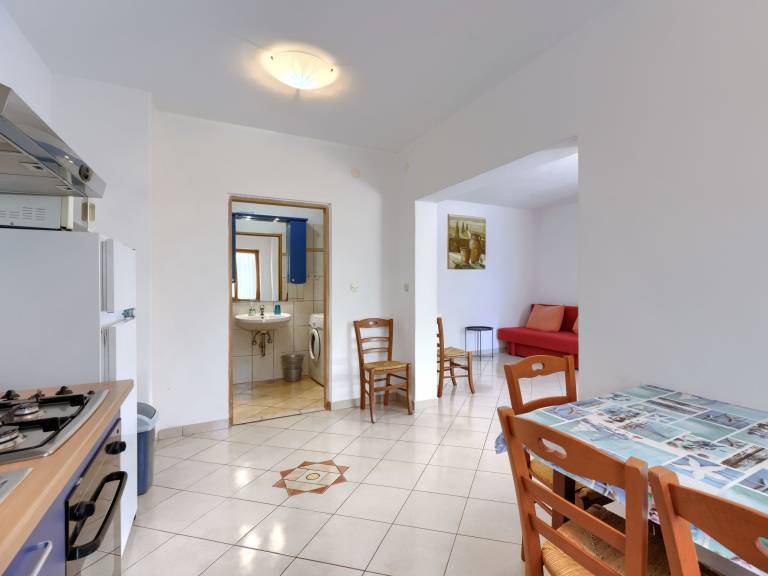 Wonderful apartment with pool, patio & yard | Pet-friendly — photo 3