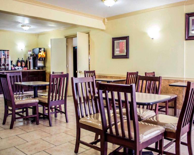 Econo Lodge McAlester — photo 4
