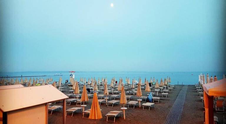 Serviced apartment with terrace & yard | Beach nearby | Pets allowed — photo 3