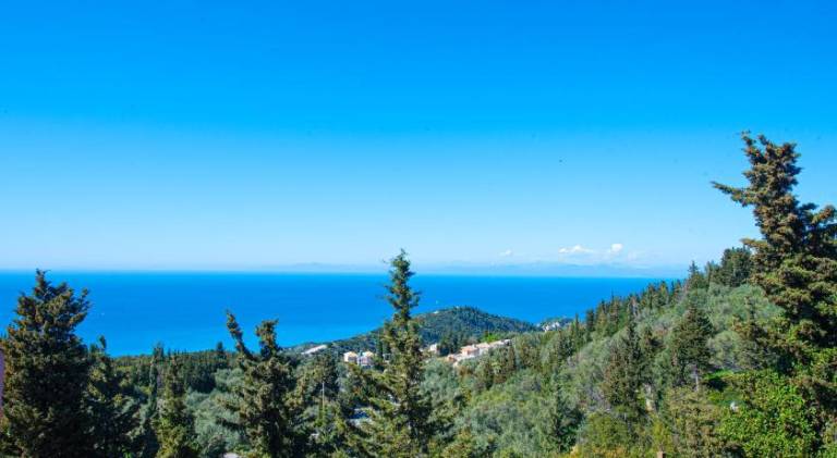 Nice apartment with jacuzzi, terrace & garden | Dogs allowed in Lefkada