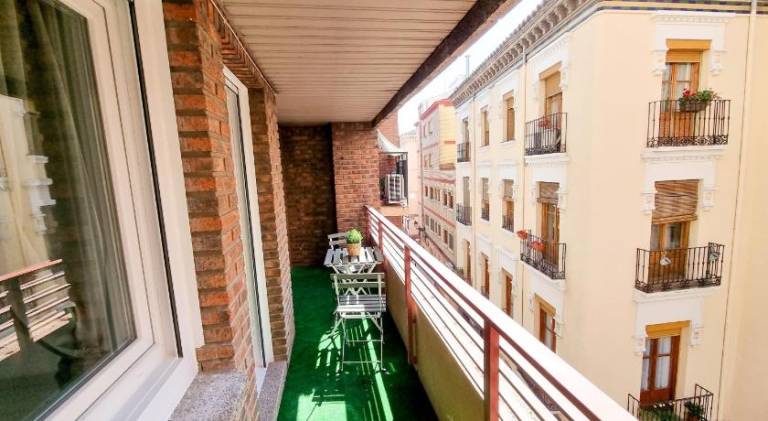 Fully equipped charming rental apartment with patio | Close to Cathedral-Basilica of Our Lady of the Pillar | Pets are welcome — photo 3