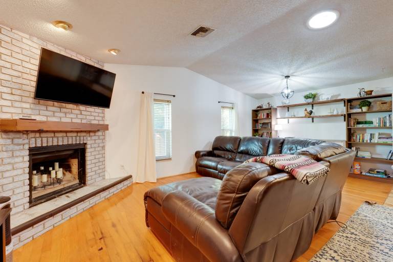 Pool & Patio Access Breezy Getaway in Palm Harbor